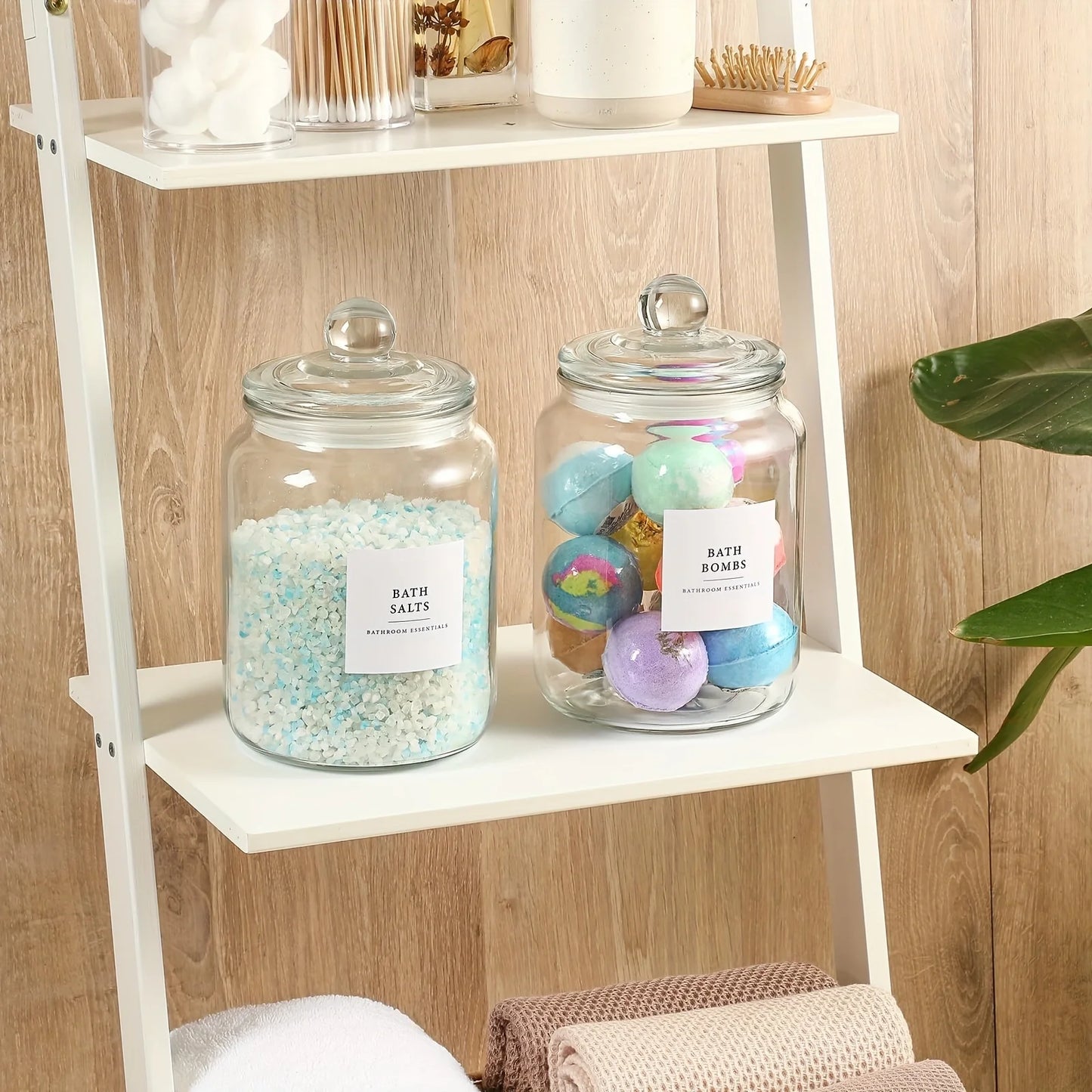 Look at these half‑gallon glass jars — airtight lids, labels, and matching spoons for detergent, pods, and scent boosters. Clean storage, modern laundry décor, and beautifully organized shelves.
